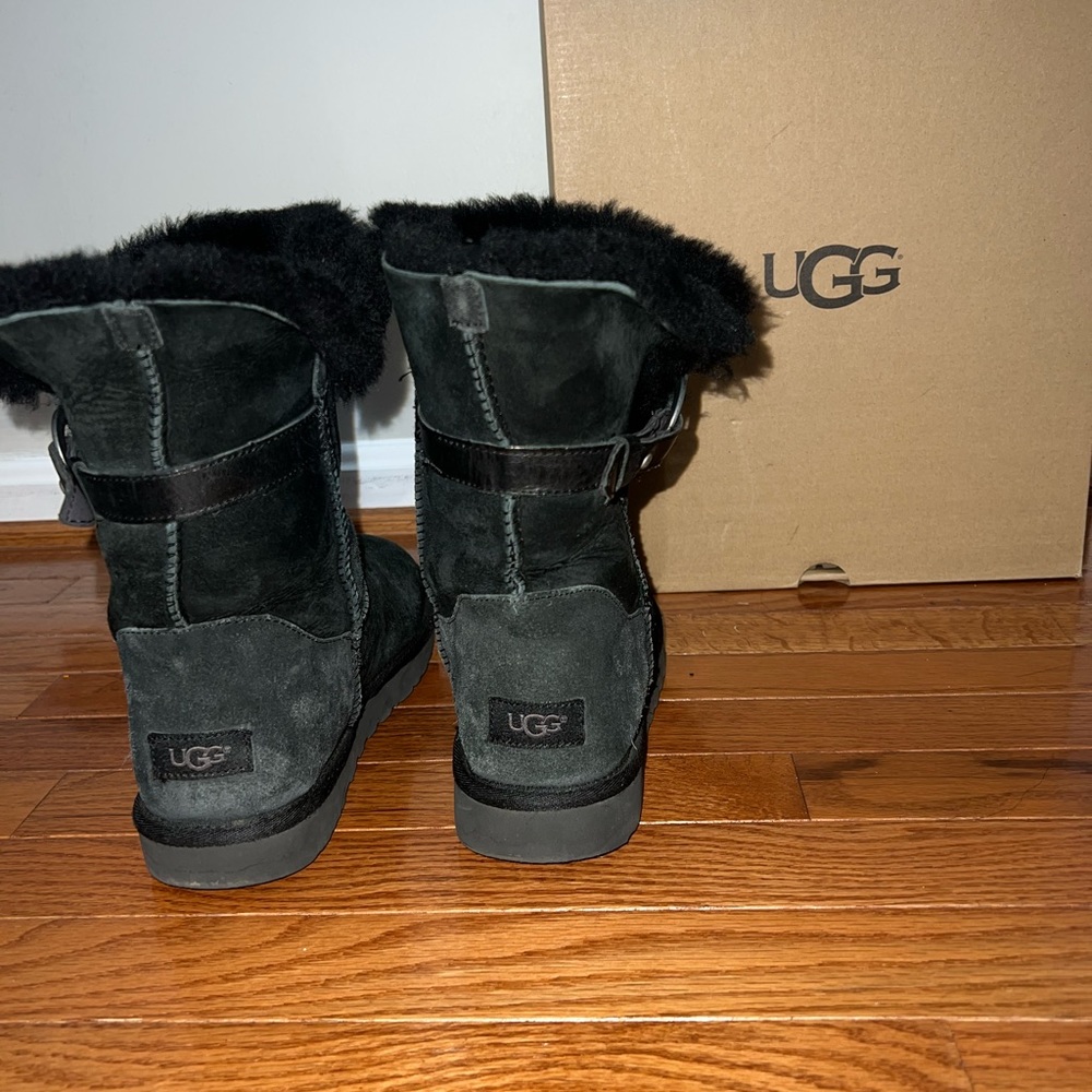 Ugg boots - Picture 3 of 3